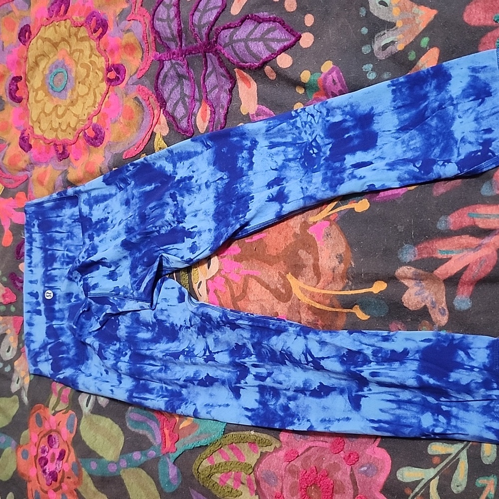 Two Toned Blue Tye Dye Lululemon Align Leggings - Picture 2 of 4